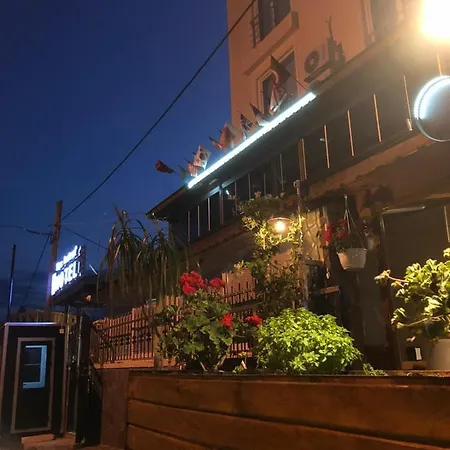 Silver Continent Hostel Σηλυβρία